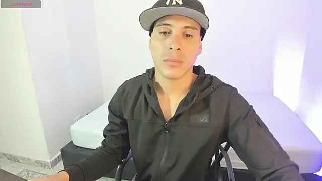 Snapshot of Axel__fierro chatting on May 23, 7:07 pm Axel fierro online show from May 23, 7:07 pm