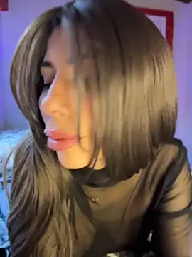 Snapshot of AlmaSajor_ chatting on April 18, 8:53 pm AlmaSajor online show from April 18, 8:53 pm