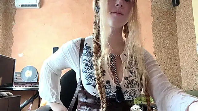 Snapshot of KateVibe_01 chatting on April 7, 11:15 pm KateVibe 01 online show from April 7, 11:15 pm