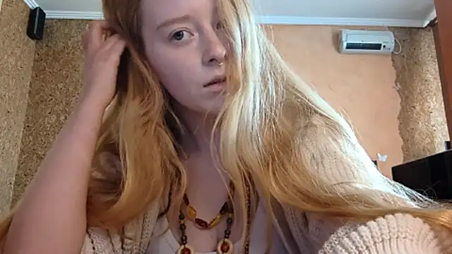 Snapshot of KateVibe_01 chatting on April 10, 4:28 am KateVibe 01 online show from April 10, 4:28 am