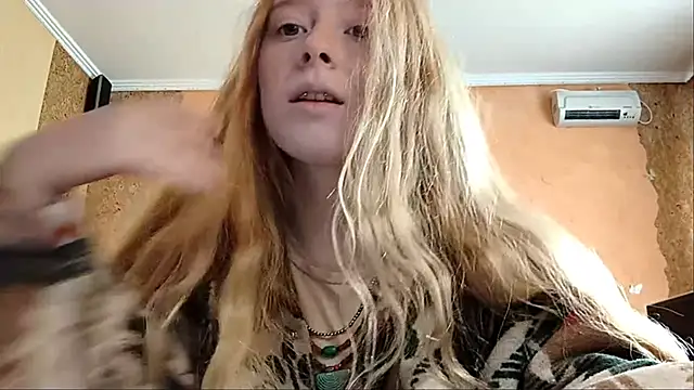 Snapshot of KateVibe_01 chatting on May 29, 2:09 am KateVibe 01 online show from May 29, 2:09 am