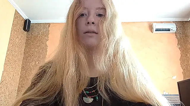 Snapshot of KateVibe_01 chatting on May 30, 11:02 pm KateVibe 01 online show from May 30, 11:02 pm
