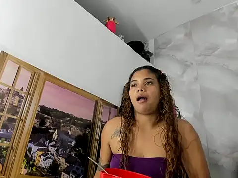Snapshot of EllyBloom chatting on May 7, 1:38 pm EllyBloom online show from May 7, 1:38 pm
