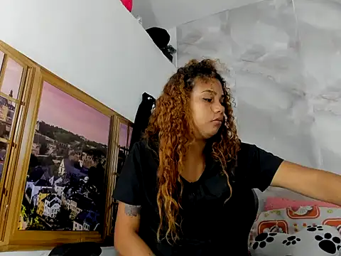 Snapshot of EllyBloom chatting on May 11, 1:50 pm EllyBloom online show from May 11, 1:50 pm