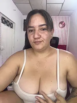 Snapshot of Fresita-12 chatting on April 15, 2:18 am Fresita-12 online show from April 15, 2:18 am