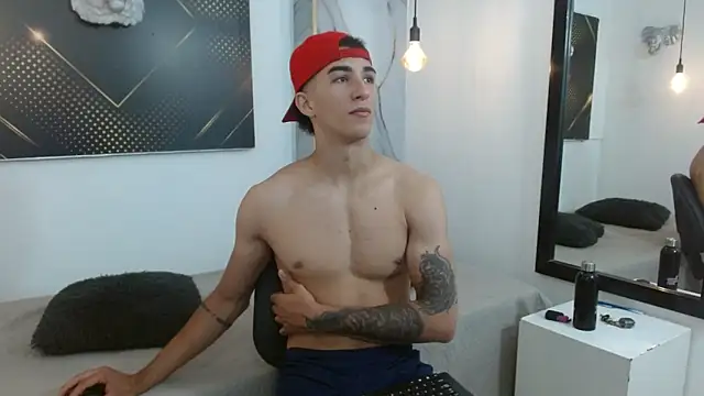 Snapshot of GoldenDesireX_ chatting on April 10, 7:51 pm GoldenDesireX online show from April 10, 7:51 pm