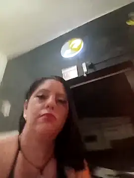 Snapshot of suziferreti chatting on April 5, 1:03 am suziferreti online show from April 5, 1:03 am