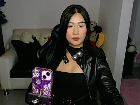 Snapshot of EvelynLeen_ chatting on April 18, 8:09 pm EvelynLeen online show from April 18, 8:09 pm