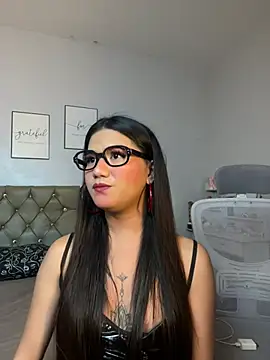 Snapshot of JassmineLove chatting on June 25, 8:19 am JassmineLove online show from June 25, 8:19 am