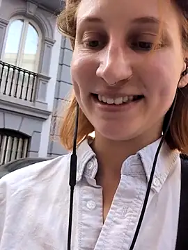 Snapshot of Julialexxxx chatting on June 1, 7:21 am Julialexxxx online show from June 1, 7:21 am