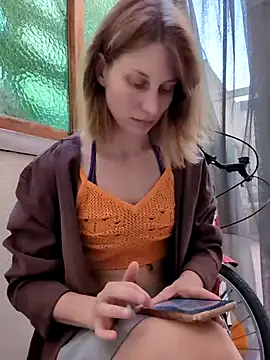 Snapshot of Julialexxxx chatting on July 9, 6:17 am Julialexxxx online show from July 9, 6:17 am