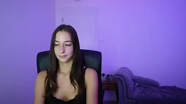 Snapshot of Crystalbrunette18 chatting on June 28, 5:30 pm Crystalbrunette18 online show from June 28, 5:30 pm