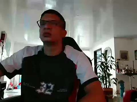 Angelito fiery online show from April 9, 1:16 pm