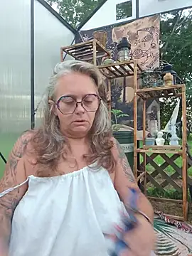 Snapshot of Blondejenn chatting on July 9, 11:25 am Blondejenn online show from July 9, 11:25 am