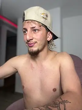 Snapshot of ZarcooX chatting on April 6, 4:46 am ZarcooX online show from April 6, 4:46 am