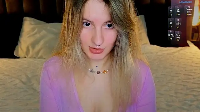 Snapshot of Daryana_Gray chatting on May 12, 6:21 am Daryana Gray online show from May 12, 6:21 am