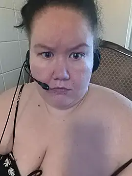 Snapshot of hisalphaqueen27 chatting on April 5, 10:07 pm hisalphaqueen27 online show from April 5, 10:07 pm