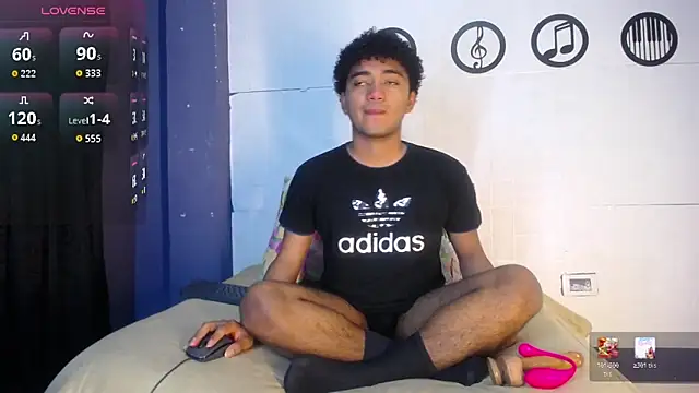 Snapshot of felipecams chatting on April 15, 6:20 am felipecams online show from April 15, 6:20 am