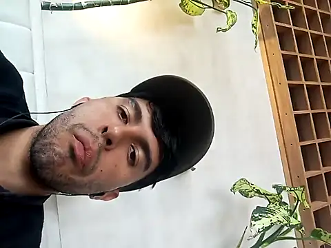 Snapshot of RodrigoColby2 chatting on April 10, 7:18 pm RodrigoColby2 online show from April 10, 7:18 pm