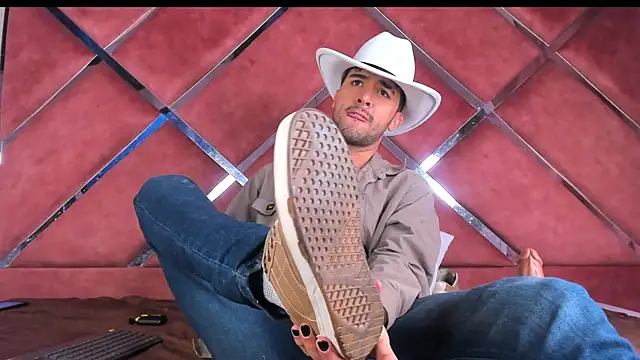 Snapshot of RodrigoColby2 chatting on July 6, 1:24 am RodrigoColby2 online show from July 6, 1:24 am