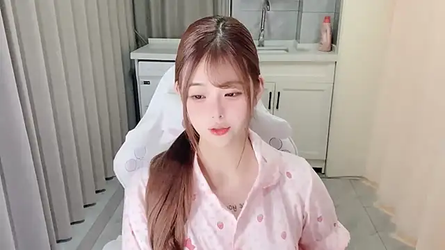 Snapshot of xiaoyugan_cute chatting on June 18, 3:27 pm xiaoyugan cute online show from June 18, 3:27 pm