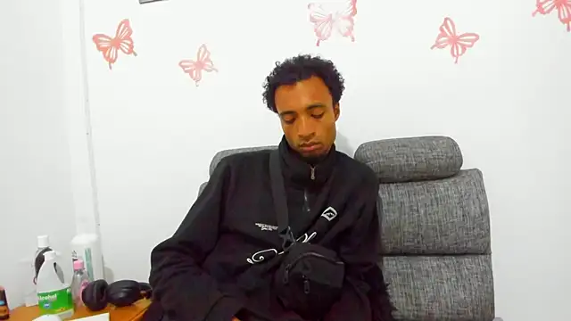 Snapshot of JustJaden chatting on April 14, 11:33 pm JustJaden online show from April 14, 11:33 pm