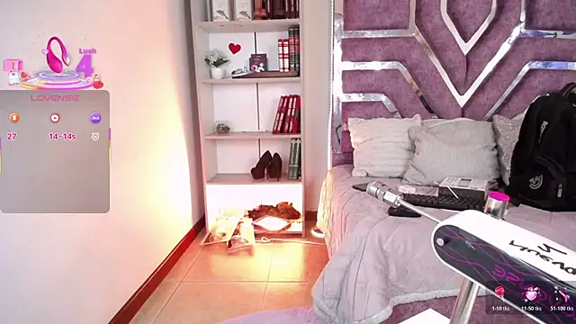 Snapshot of Eva__Walker chatting on April 9, 8:58 pm Eva Walker online show from April 9, 8:58 pm