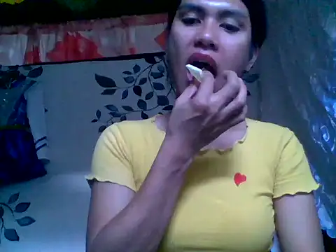 Snapshot of luna_veille chatting on April 21, 4:19 am luna veille online show from April 21, 4:19 am