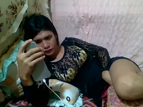 Snapshot of luna_veille chatting on May 28, 12:57 pm luna veille online show from May 28, 12:57 pm