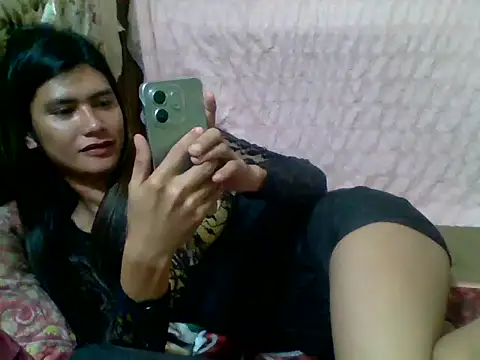 Snapshot of luna_veille chatting on May 29, 1:03 am luna veille online show from May 29, 1:03 am