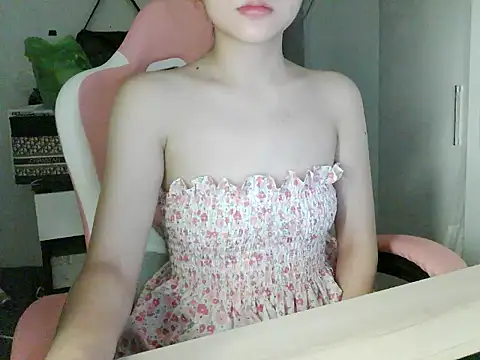Snapshot of lucienguyen chatting on July 7, 11:42 pm lucienguyen online show from July 7, 11:42 pm