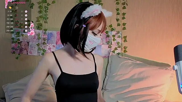 Snapshot of LunaNyanmi chatting on May 13, 2:36 pm LunaNyanmi online show from May 13, 2:36 pm