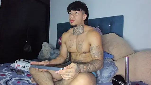 Snapshot of daamonxxx19_ chatting on April 14, 2:17 am daamonxxx19 online show from April 14, 2:17 am