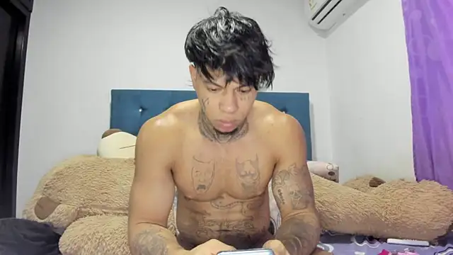 Snapshot of daamonxxx19_ chatting on May 7, 10:59 pm daamonxxx19 online show from May 7, 10:59 pm