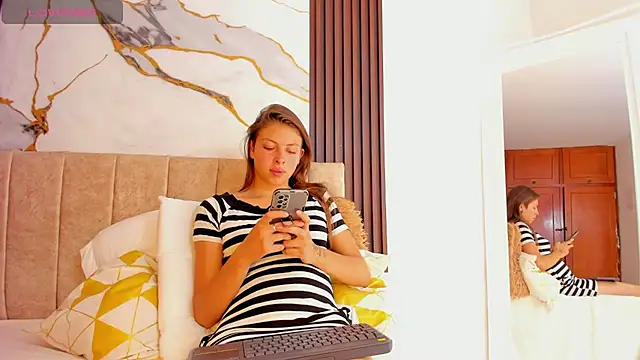 Snapshot of scarlet_fox75 chatting on May 22, 6:57 pm scarlet fox75 online show from May 22, 6:57 pm