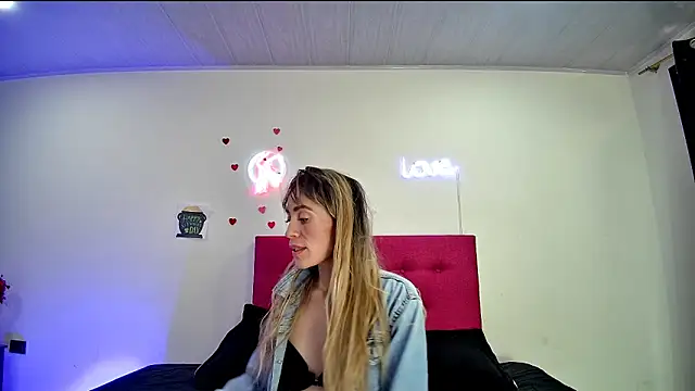 Snapshot of Lorena_sweet33 chatting on April 10, 2:44 pm Lorena sweet33 online show from April 10, 2:44 pm