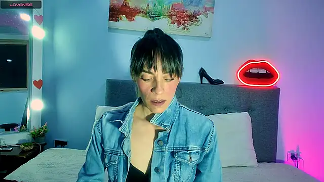 Snapshot of Lorena_sweet33 chatting on May 21, 1:40 pm Lorena sweet33 online show from May 21, 1:40 pm