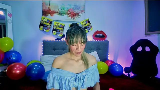 Snapshot of Lorena_sweet33 chatting on June 18, 1:48 pm Lorena sweet33 online show from June 18, 1:48 pm