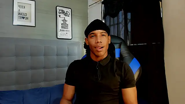 Snapshot of axel_silva4 chatting on April 15, 12:34 pm axel silva4 online show from April 15, 12:34 pm