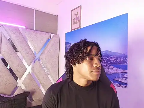 Snapshot of axel_silva4 chatting on May 15, 7:43 pm axel silva4 online show from May 15, 7:43 pm