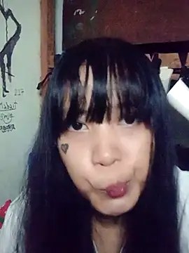 Snapshot of XShihoniLahgi chatting on June 3, 9:45 am XShihoniLahgi online show from June 3, 9:45 am