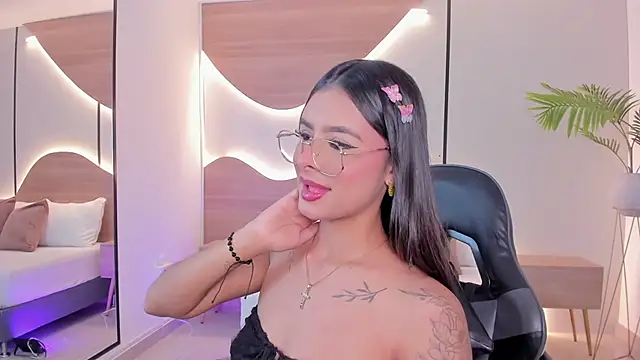 Snapshot of dulce_glow_ chatting on April 25, 2:47 am dulce glow online show from April 25, 2:47 am