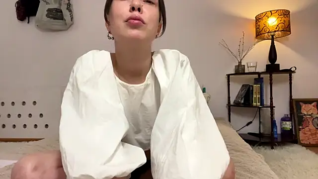 Evelyn Charm online show from April 16, 2:29 pm