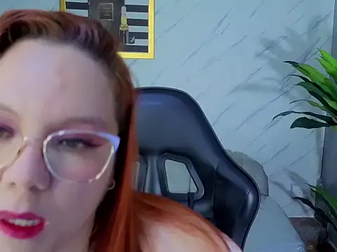 Snapshot of tezzaniut_t chatting on April 16, 7:47 pm tezzaniut t online show from April 16, 7:47 pm