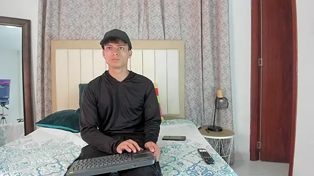 thomas and thiago online show from April 8, 12:54 am