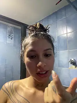 Snapshot of Dreanaa chatting on June 15, 8:55 pm Dreanaa online show from June 15, 8:55 pm