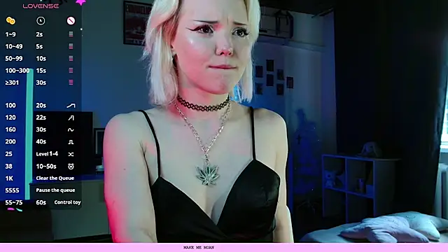Snapshot of evianlui chatting on June 16, 9:12 am evianlui online show from June 16, 9:12 am