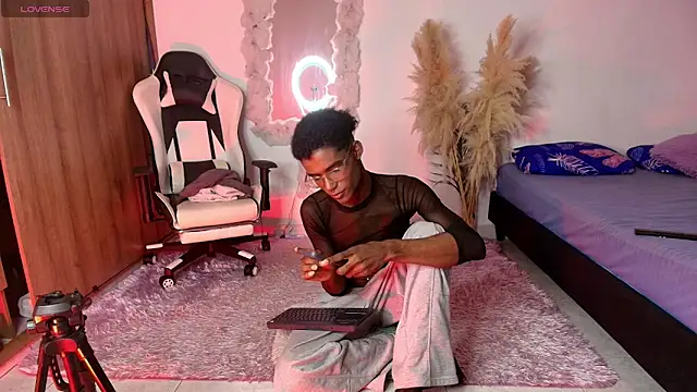 Snapshot of IamAndrey chatting on June 15, 11:07 pm IamAndrey online show from June 15, 11:07 pm