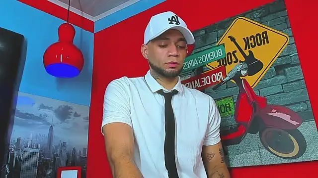 Snapshot of Daniel_huge22 chatting on April 18, 7:58 pm Daniel huge22 online show from April 18, 7:58 pm