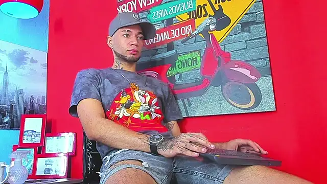 Snapshot of Daniel_huge22 chatting on April 28, 2:00 pm Daniel huge22 online show from April 28, 2:00 pm